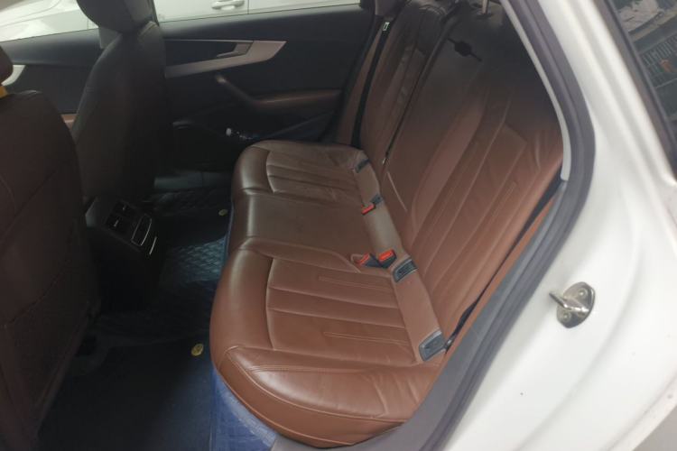 Used Audi A4L 2019 40 TFSI Fashion Edition China VI Emission Standard Left Rear Seat