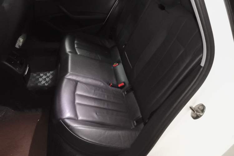 Used Audi A4L 2019 40 TFSI Fashion Edition China VI Emission Standard Left Rear Seat