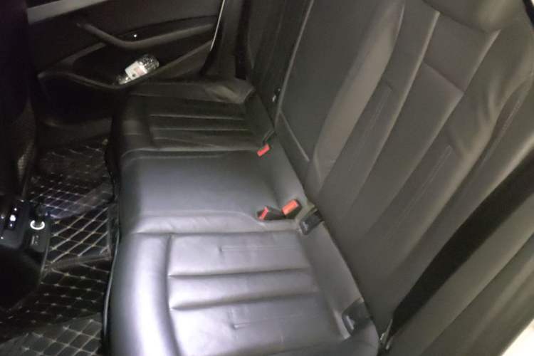 Used Audi A4L 2019 40 TFSI Fashion Edition China VI Emission Standard Left Rear Seat