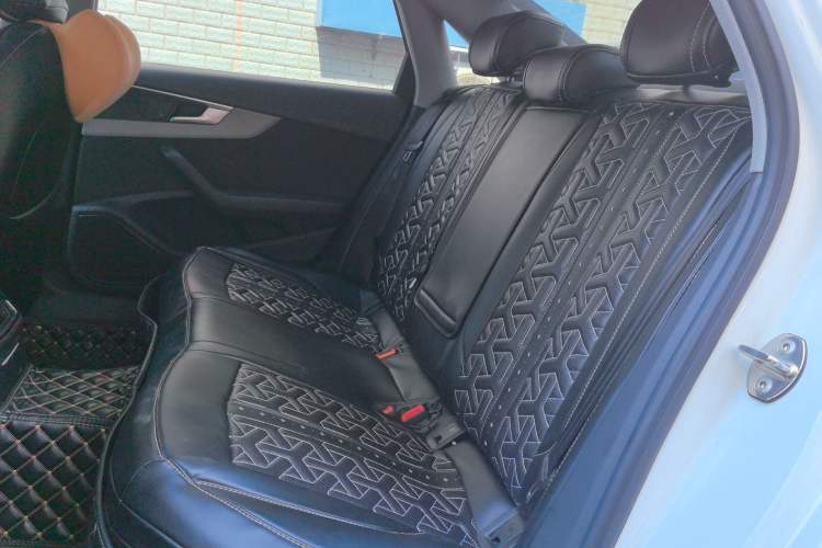 Used Audi A4L 2019 40 TFSI Ambition China VI Left Rear Seat