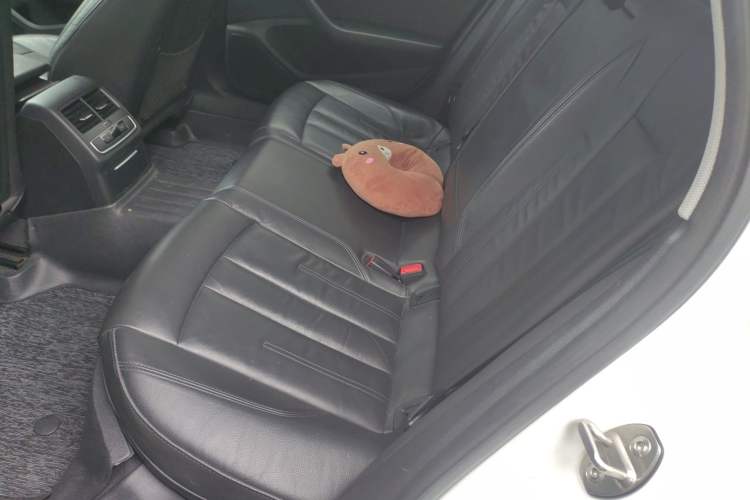 Used Audi A4L 2019 40 TFSI Fashion Edition China VI Emission Standard Left Rear Seat