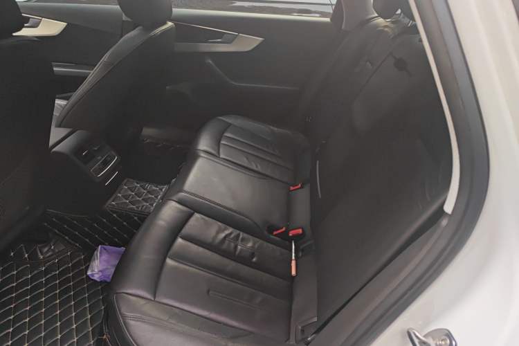 Used Audi A4L 2019 40 TFSI Fashion Edition China VI Emission Standard Left Rear Seat
