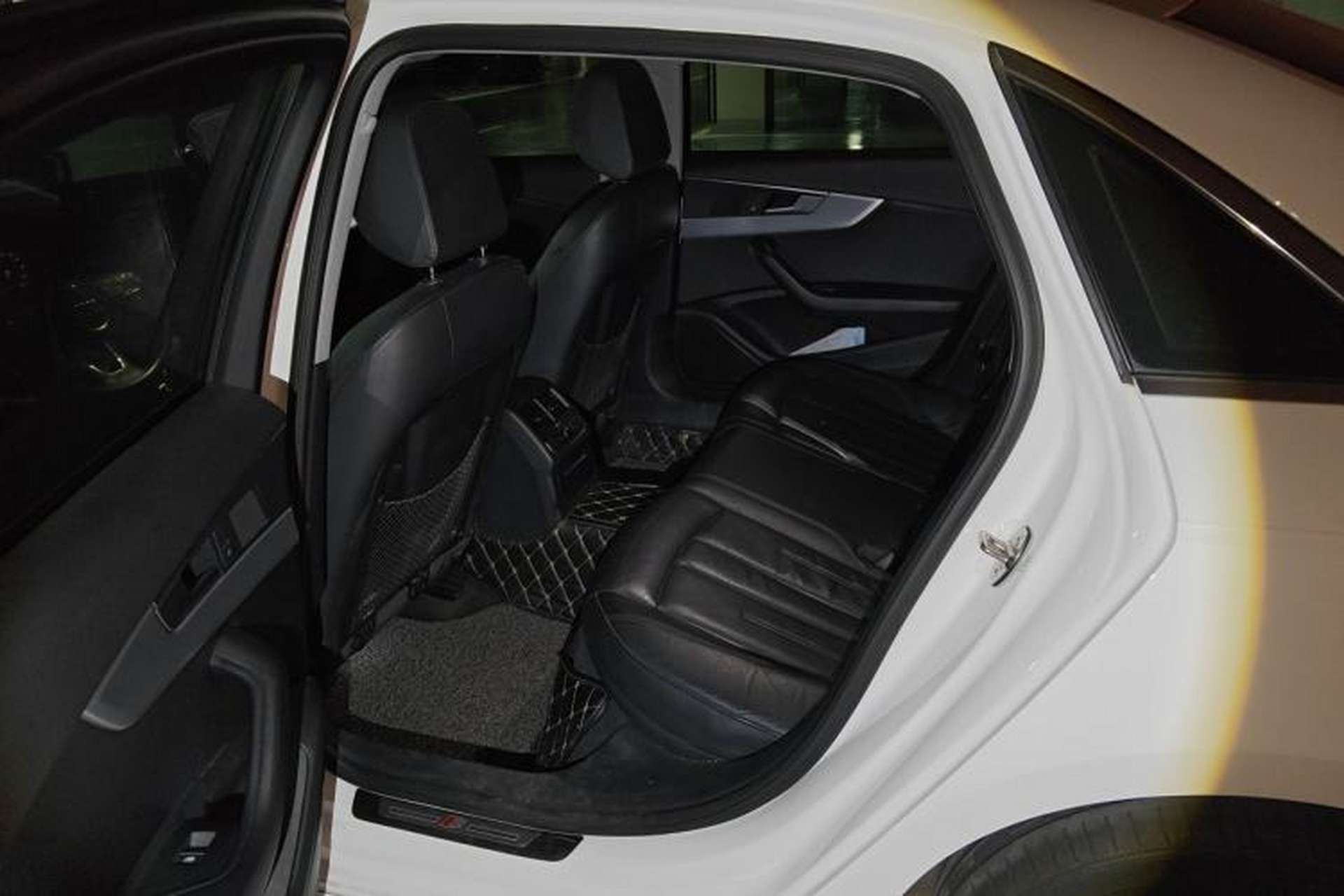 Used Audi A4L 2019 40 TFSI Fashion Edition China VI Emission Standard Left Rear Seat