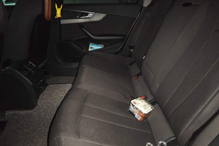 Used Audi A4L 2019 40 TFSI Ambition China VI Left Rear Seat