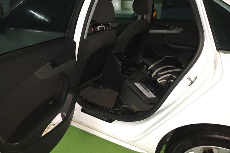 Used Audi A4L 2019 40 TFSI Ambition China VI Left Rear Seat