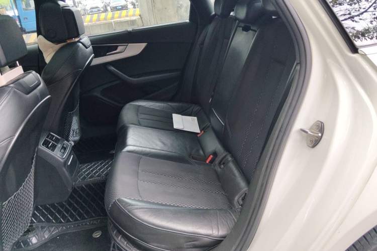 Used Audi A4L 2019 40 TFSI Sporty Version China VI Left Rear Seat