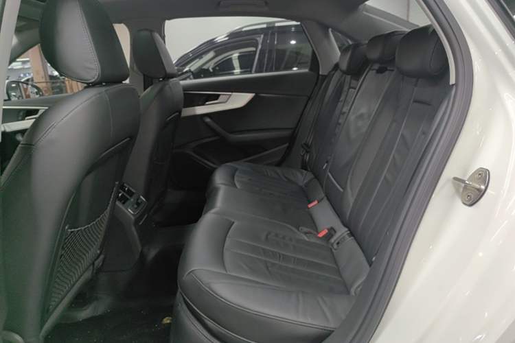 Used Audi A4L 2019 40 TFSI Fashion Edition China VI Emission Standard Left Rear Seat