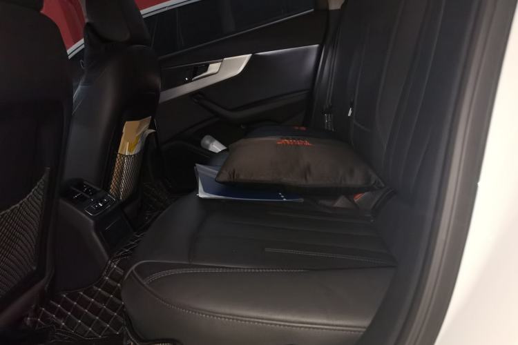 Used Audi A4L 2019 40 TFSI Fashion Edition China VI Emission Standard Left Rear Seat