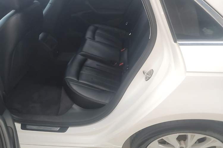 Used Audi A4L 2019 40 TFSI Ambition China VI Left Rear Seat