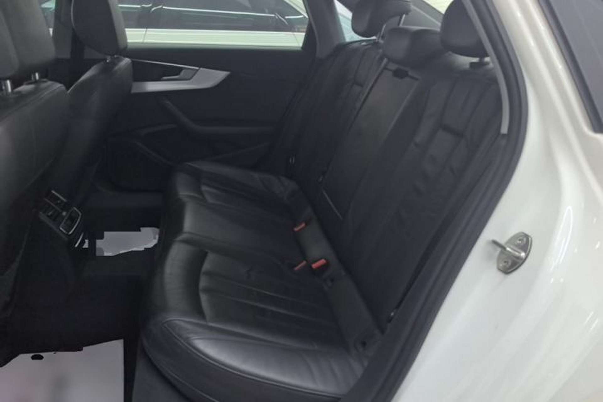 Used Audi A4L 2019 40 TFSI Fashion Edition China VI Emission Standard Left Rear Seat