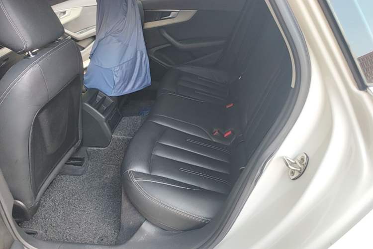 Used Audi A4L 2019 40 TFSI Ambition China VI Left Rear Seat