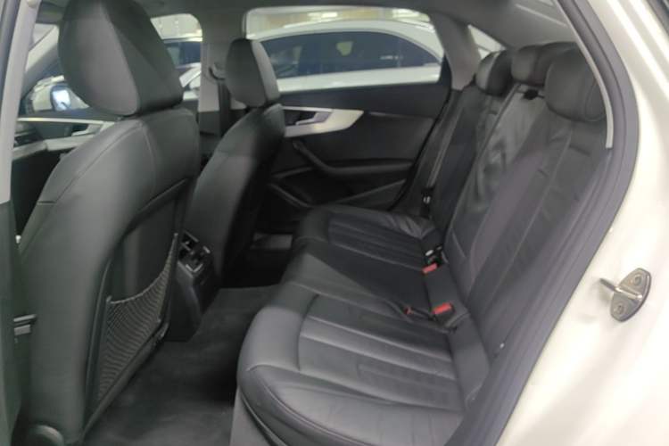 Used Audi A4L 2019 40 TFSI Fashion Edition China VI Emission Standard Left Rear Seat