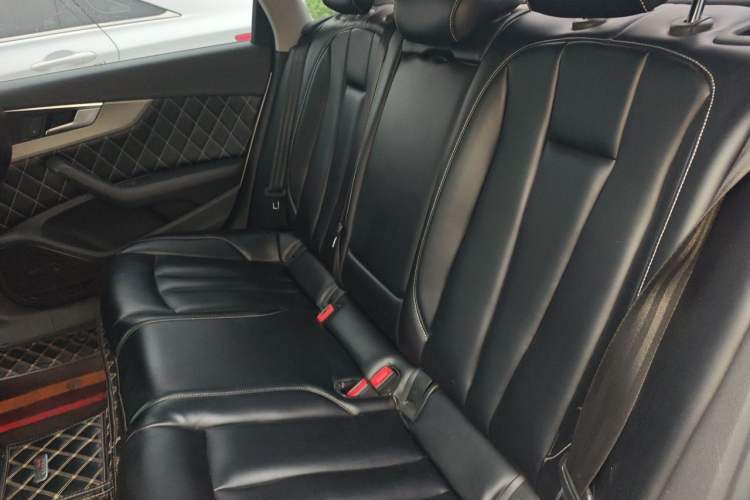 Used Audi A4L 2019 40 TFSI Ambition China VI Left Rear Seat