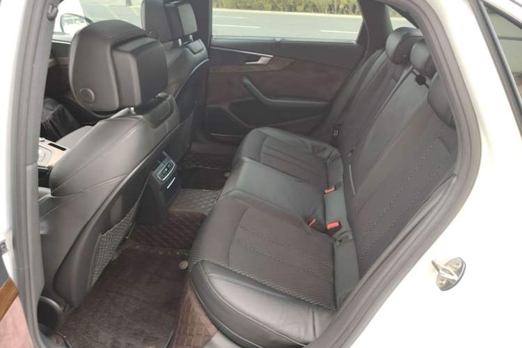 Used Audi A4L 2019 40 TFSI Sporty Version China VI Left Rear Seat