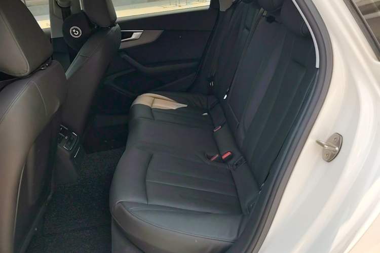 Used Audi A4L 2019 40 TFSI Ambition China VI Left Rear Seat