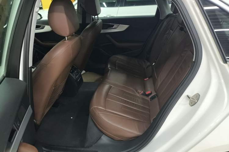 Used Audi A4L 2019 40 TFSI Fashion Edition China VI Emission Standard Left Rear Seat