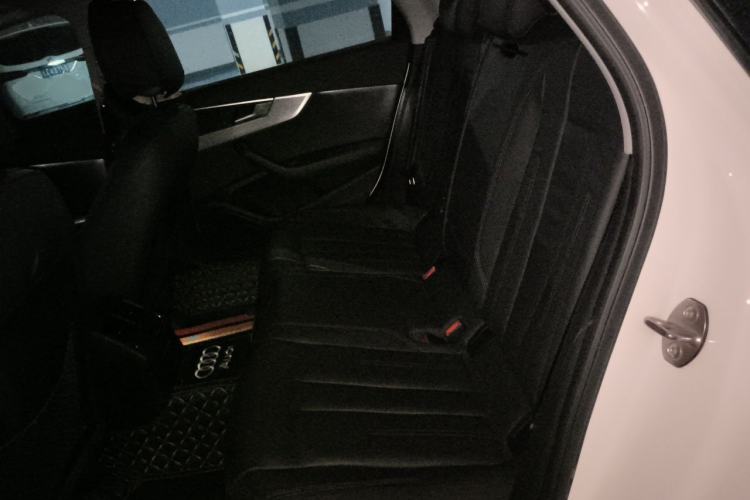 Used Audi A4L 2019 40 TFSI Fashion Edition China VI Emission Standard Left Rear Seat