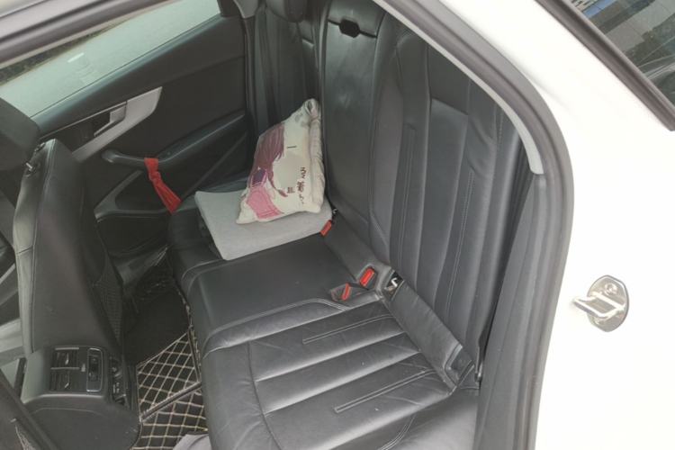 Used Audi A4L 2019 40 TFSI Fashion Edition China VI Emission Standard Left Rear Seat