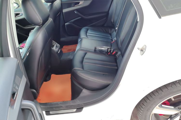 Used Audi A4L 2019 40 TFSI Ambition China VI Left Rear Seat