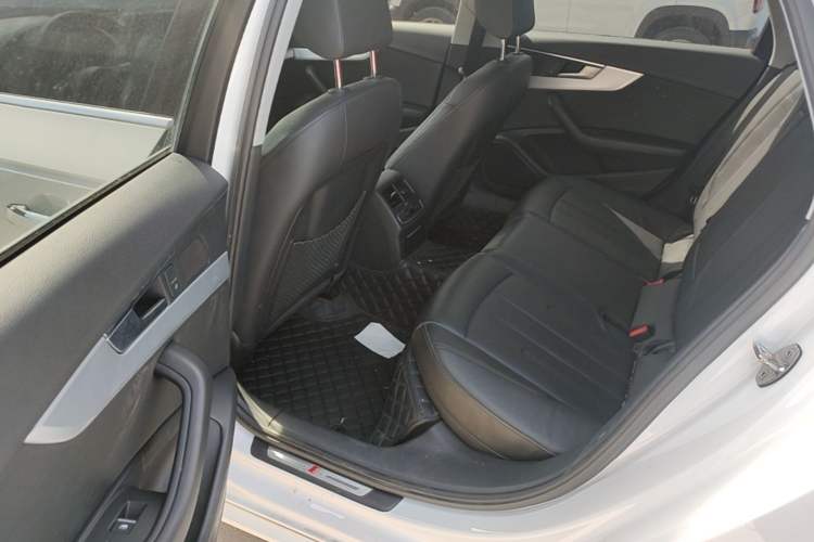 Used Audi A4L 2019 40 TFSI Fashion Edition China VI Emission Standard Left Rear Seat