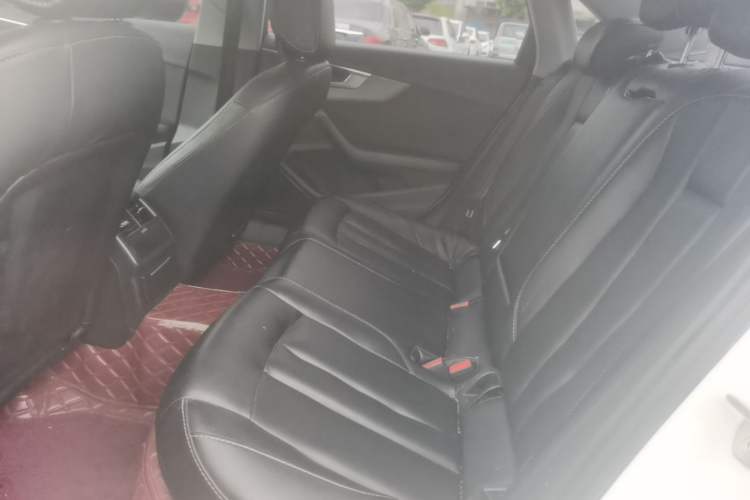Used Audi A4L 2019 40 TFSI Ambition China VI Left Rear Seat