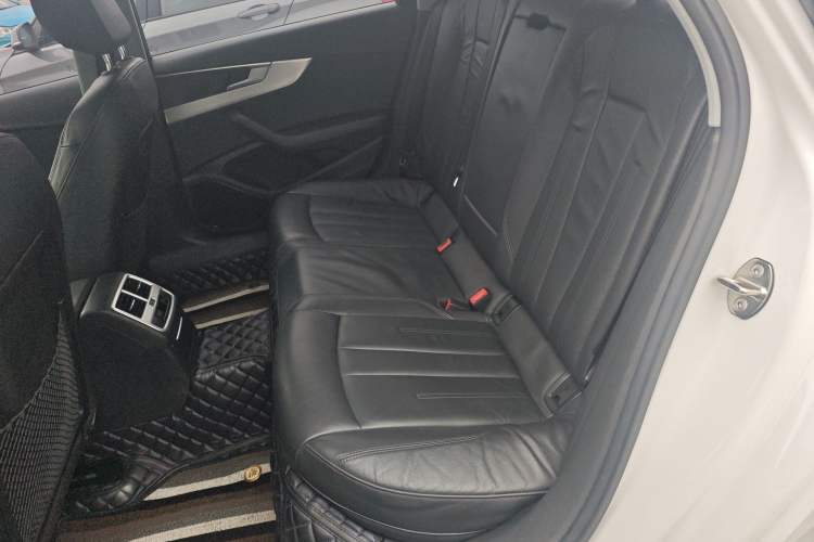 Used Audi A4L 2019 40 TFSI Fashion Edition China VI Emission Standard Left Rear Seat