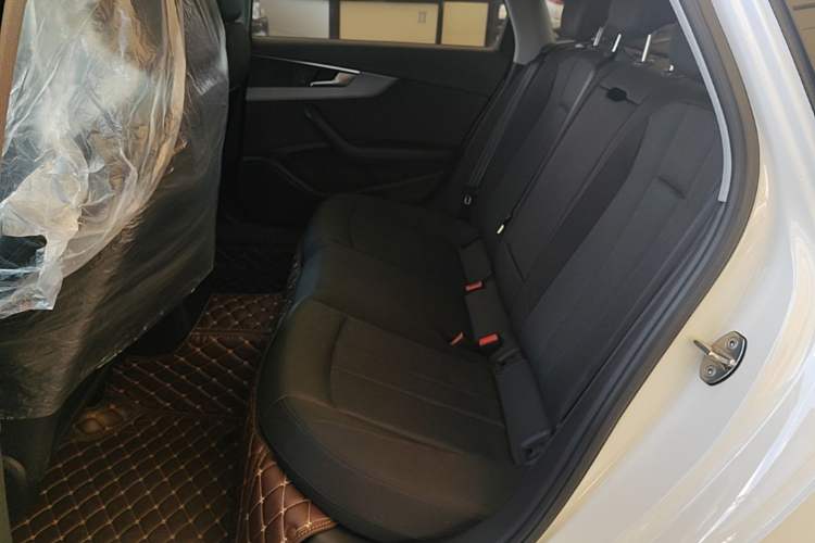 Used Audi A4L 2019 40 TFSI Ambition China VI Left Rear Seat