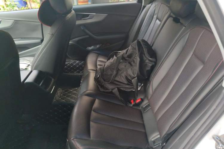 Used Audi A4L 2019 40 TFSI Ambition China VI Left Rear Seat