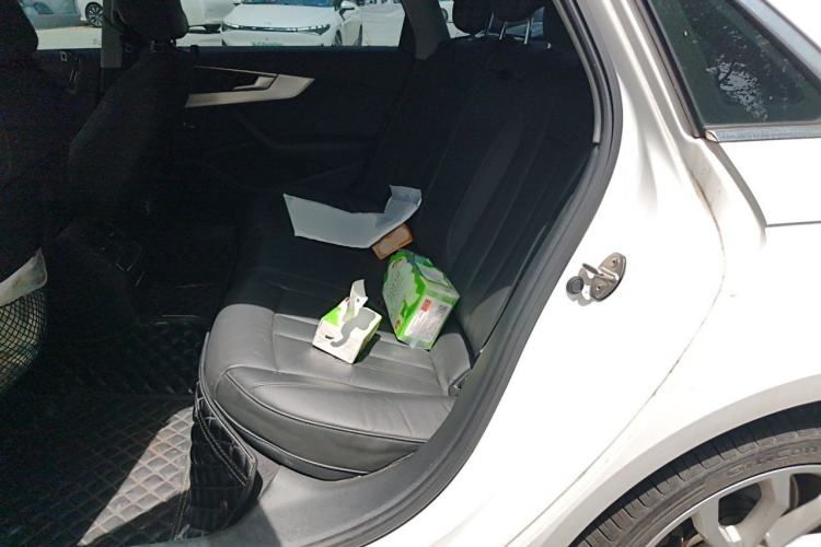 Used Audi A4L 2019 40 TFSI Fashion Edition China VI Emission Standard Left Rear Seat