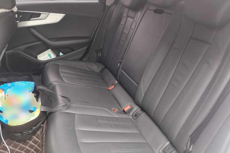 Used Audi A4L 2019 40 TFSI Fashion Edition China VI Emission Standard Left Rear Seat