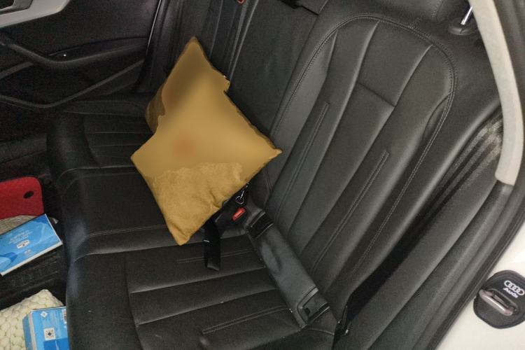 Used Audi A4L 2019 40 TFSI Fashion Edition China VI Emission Standard Left Rear Seat