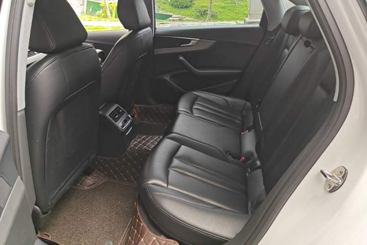 Used Audi A4L 2019 40 TFSI Ambition China VI Left Rear Seat