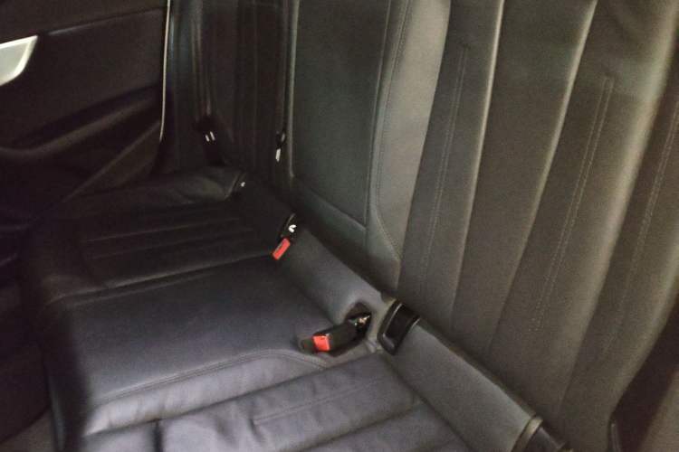 Used Audi A4L 2019 40 TFSI Fashion Edition China VI Emission Standard Left Rear Seat