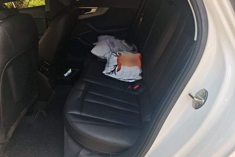 Used Audi A4L 2019 40 TFSI Ambition China VI Left Rear Seat