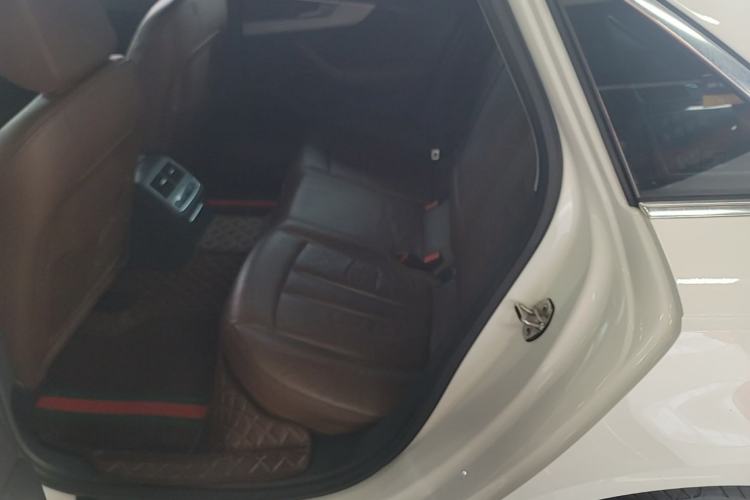 Used Audi A4L 2019 40 TFSI Fashion Edition China VI Emission Standard Left Rear Seat