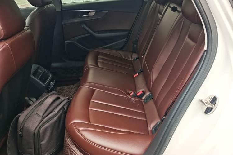 Used Audi A4L 2019 40 TFSI Ambition China VI Left Rear Seat