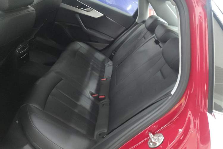 Used Audi A4L 2019 40 TFSI Fashion Edition China VI Emission Standard Left Rear Seat