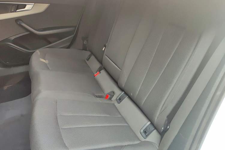 Used Audi A4L 2019 40 TFSI Ambition China VI Left Rear Seat