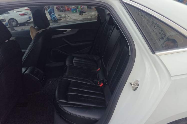 Used Audi A4L 2019 40 TFSI Ambition China VI Left Rear Seat