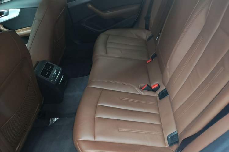 Used Audi A4L 2019 40 TFSI Fashion Edition China VI Emission Standard Left Rear Seat