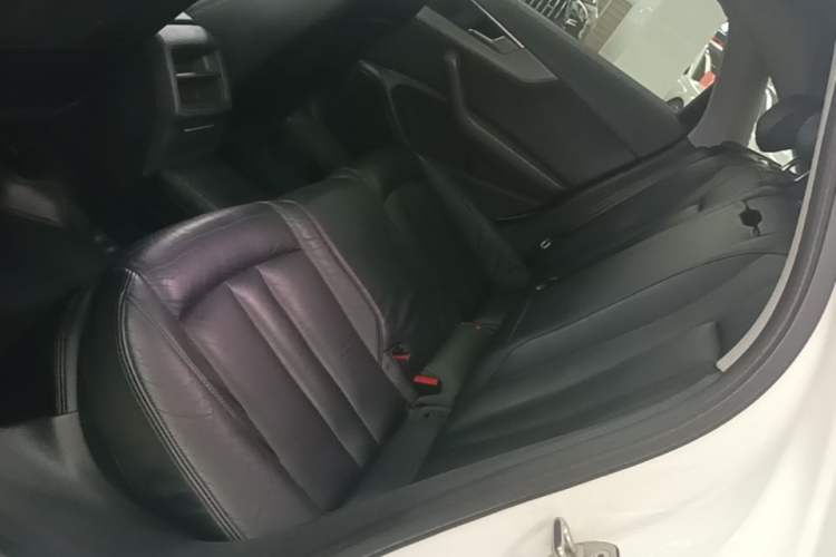 Used Audi A4L 2019 40 TFSI Ambition China VI Left Rear Seat