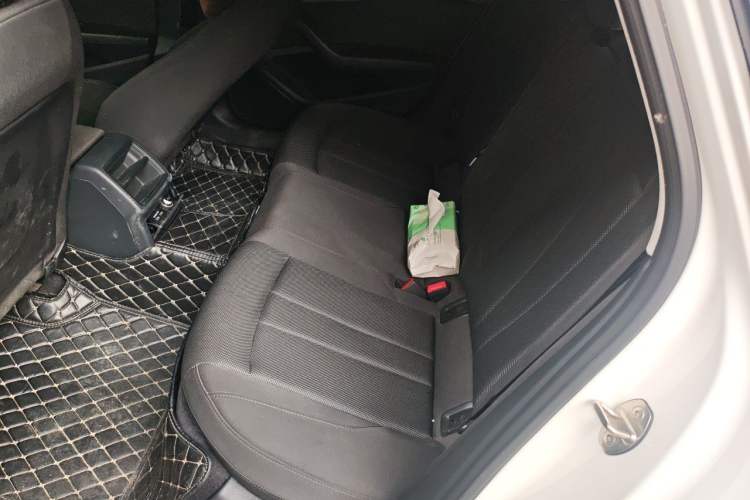 Used Audi A4L 2019 40 TFSI Ambition China VI Left Rear Seat