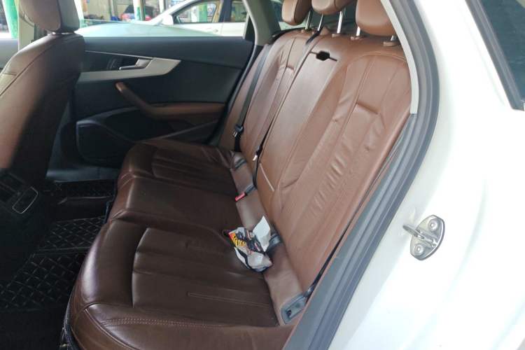 Used Audi A4L 2019 40 TFSI Fashion Edition China VI Emission Standard Left Rear Seat