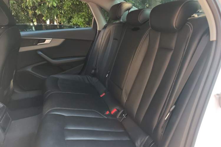 Used Audi A4L 2019 40 TFSI Ambition China VI Left Rear Seat