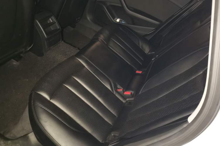 Used Audi A4L 2019 40 TFSI Ambition China VI Left Rear Seat