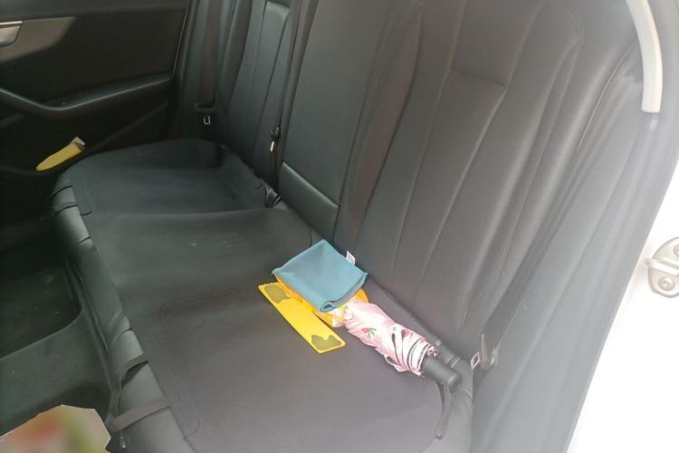 Used Audi A4L 2019 40 TFSI Ambition China VI Left Rear Seat