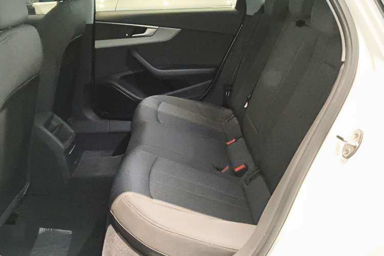 Used Audi A4L 2019 40 TFSI Ambition China VI Left Rear Seat