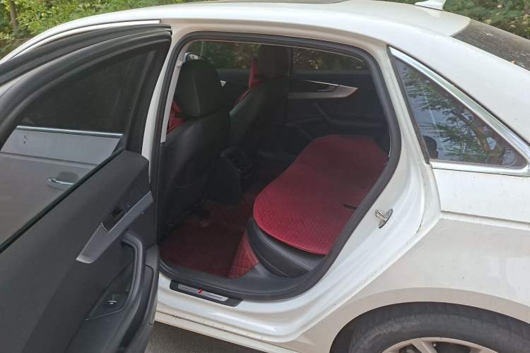 Used Audi A4L 2019 40 TFSI Fashion Edition China VI Emission Standard Left Rear Seat