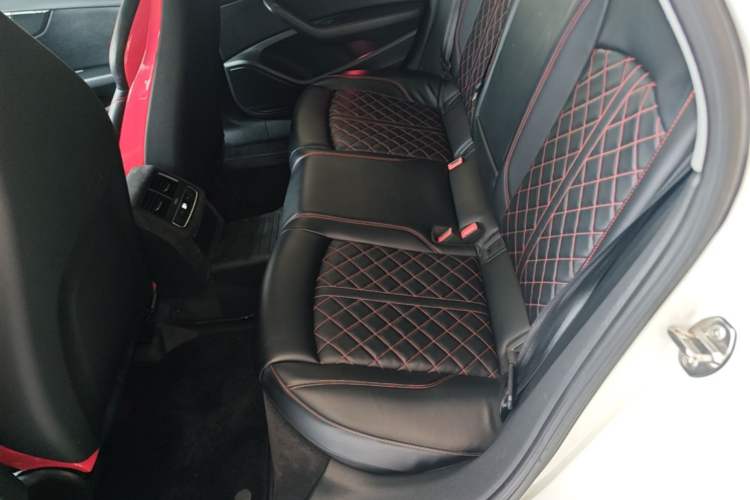 Used Audi A4L 2019 40 TFSI Fashion Edition China VI Emission Standard Left Rear Seat