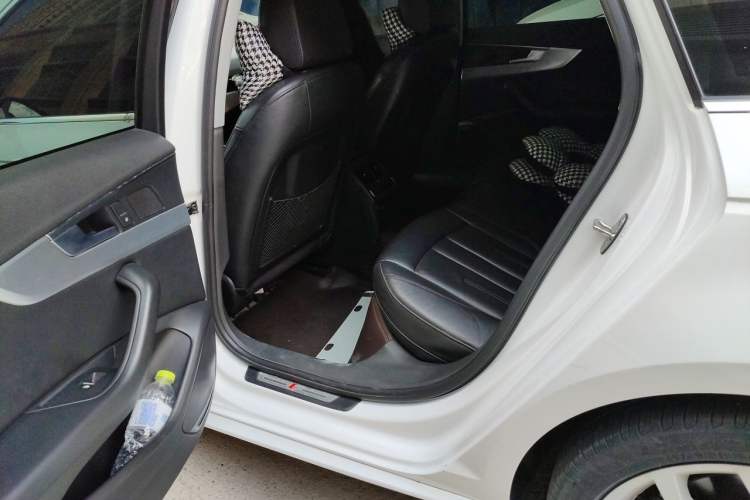 Used Audi A4L 2019 40 TFSI Fashion Edition China VI Emission Standard Left Rear Seat
